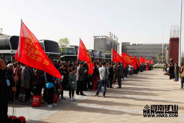 我公司組織千余名員工父母旅行團(tuán)赴陜西七日游